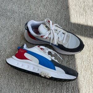 Kids Pumas - Size 4